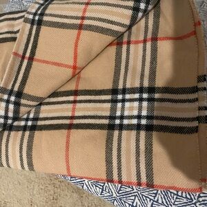 New Without Tag  Fleece Scarf/ Wrap